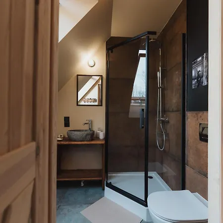 Kamienny Zakątek W Górach Bystrzyckich *