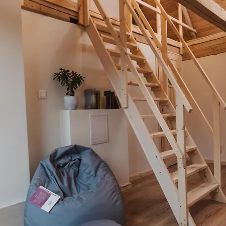 Kamienny Zakątek W Górach Bystrzyckich *