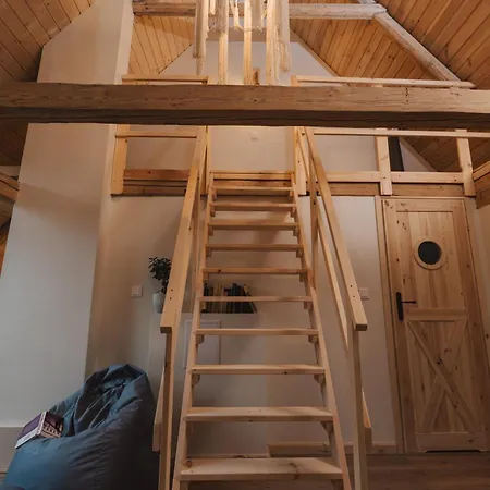 Kamienny Zakątek W Górach Bystrzyckich *